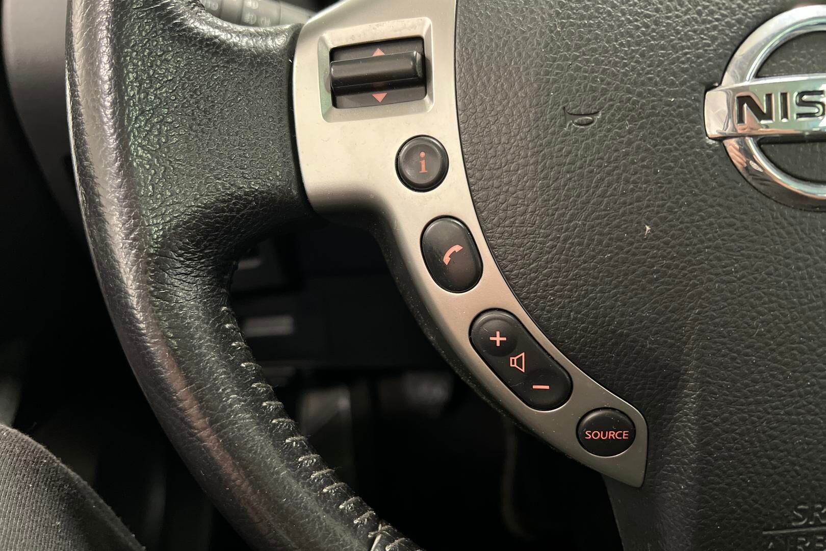 Nissan Qashqai+2 iso kuva 15
