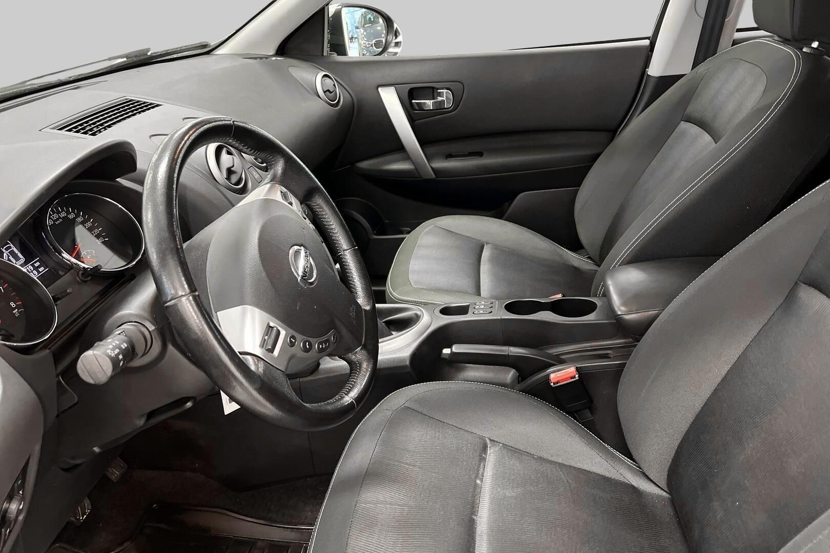 Nissan Qashqai+2 iso kuva 8