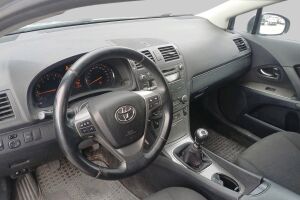 Toyota Avensis esikatselu 2