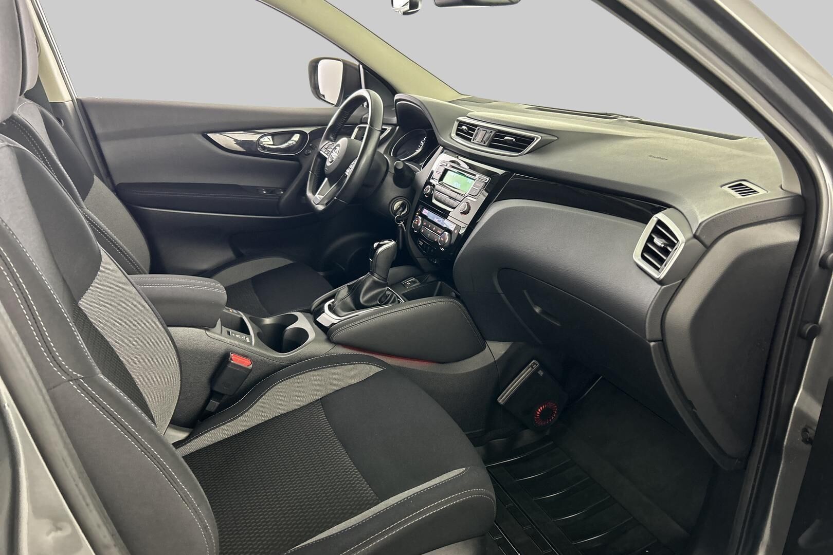 Nissan Qashqai iso kuva 10