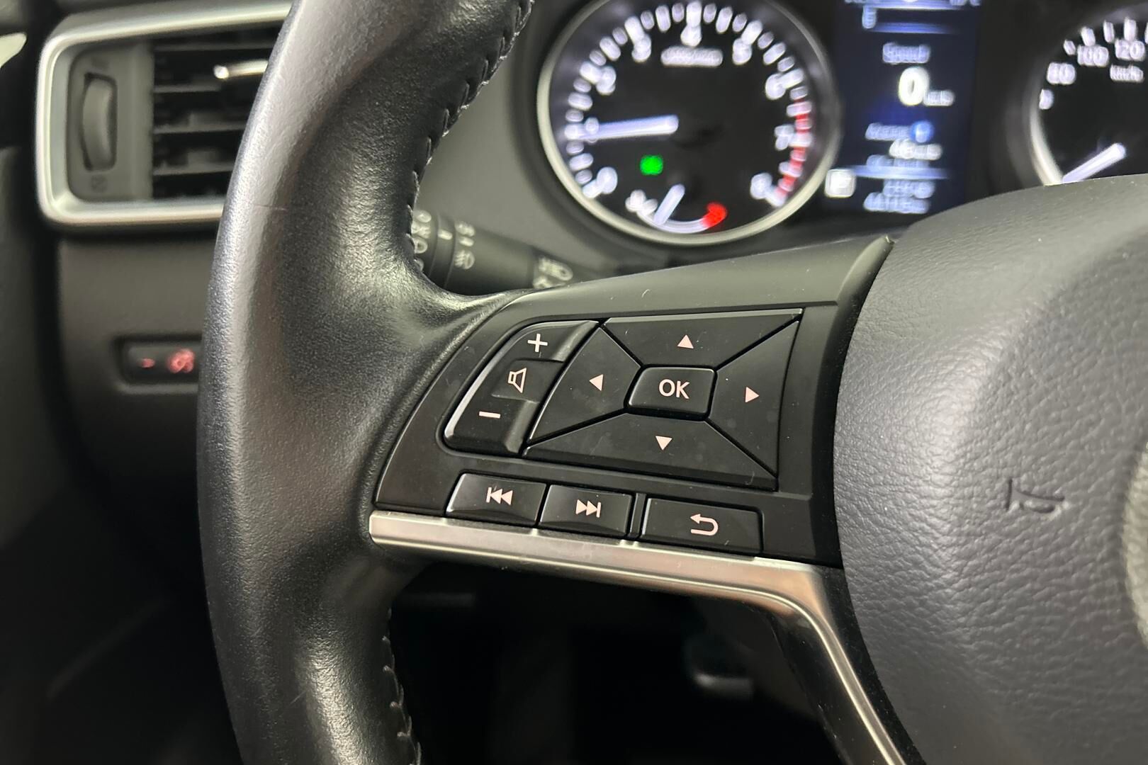 Nissan Qashqai iso kuva 17