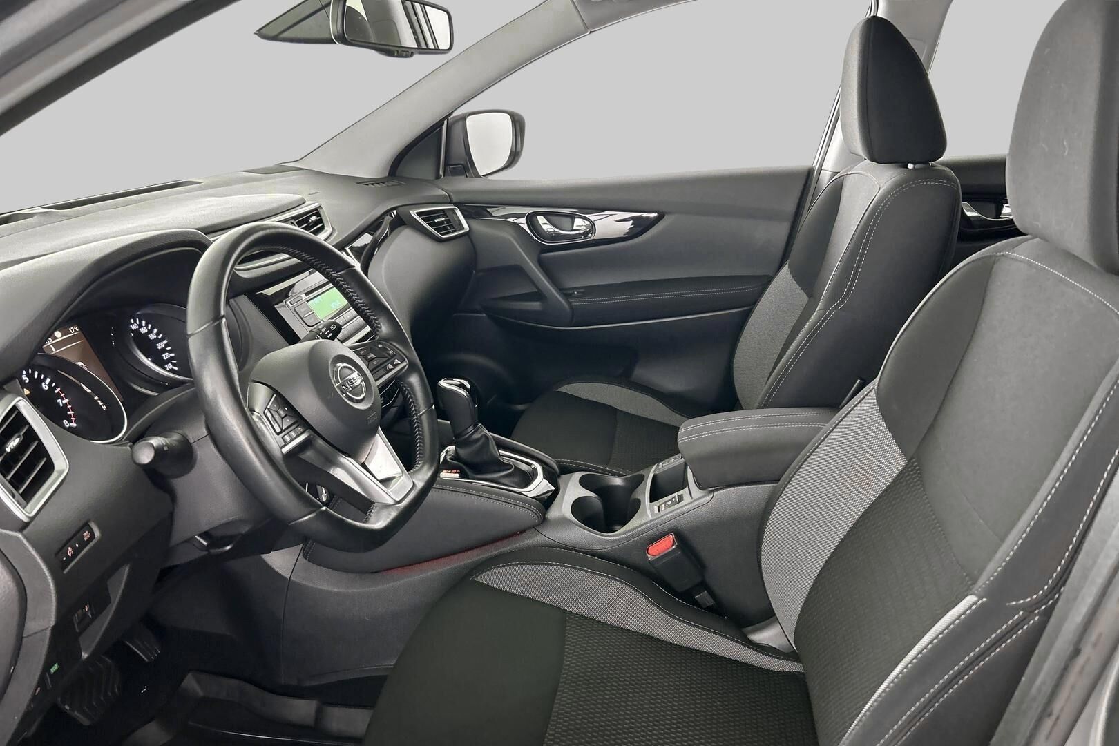 Nissan Qashqai iso kuva 8