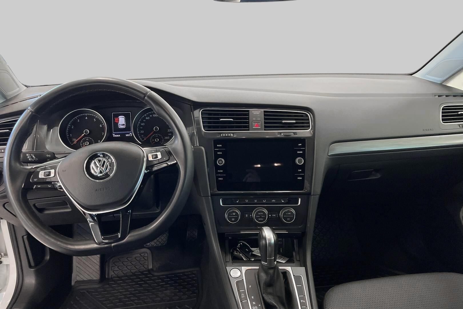 Volkswagen Golf iso kuva 22