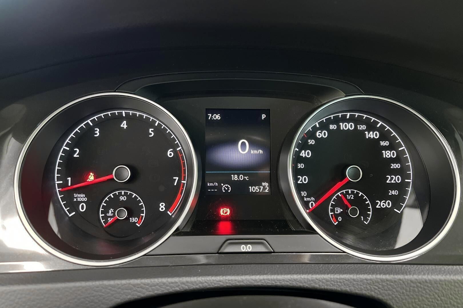 Volkswagen Golf iso kuva 12