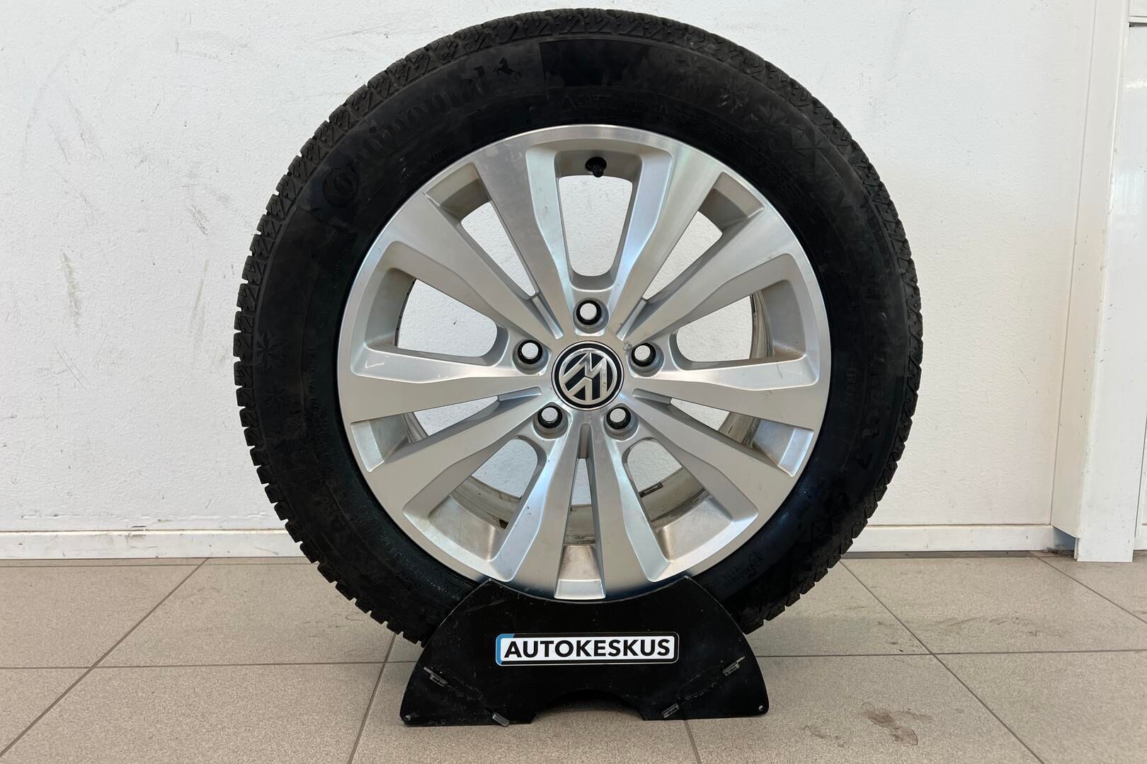 Volkswagen Golf iso kuva 18