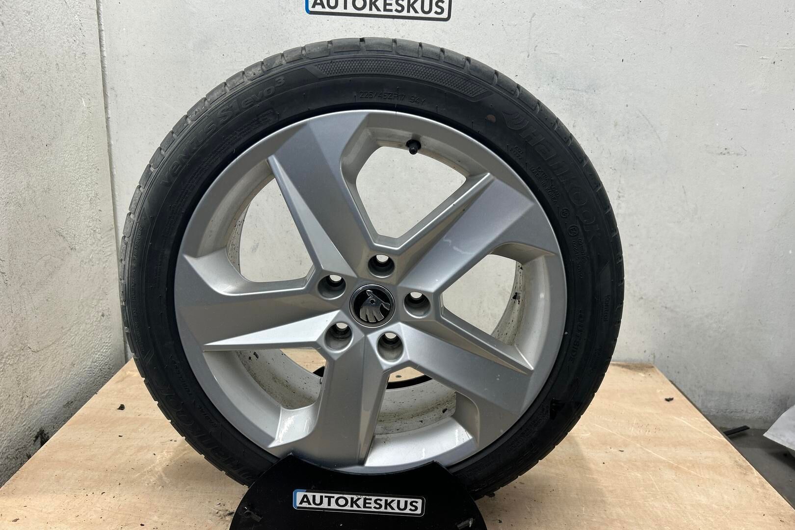 Skoda Octavia iso kuva 10