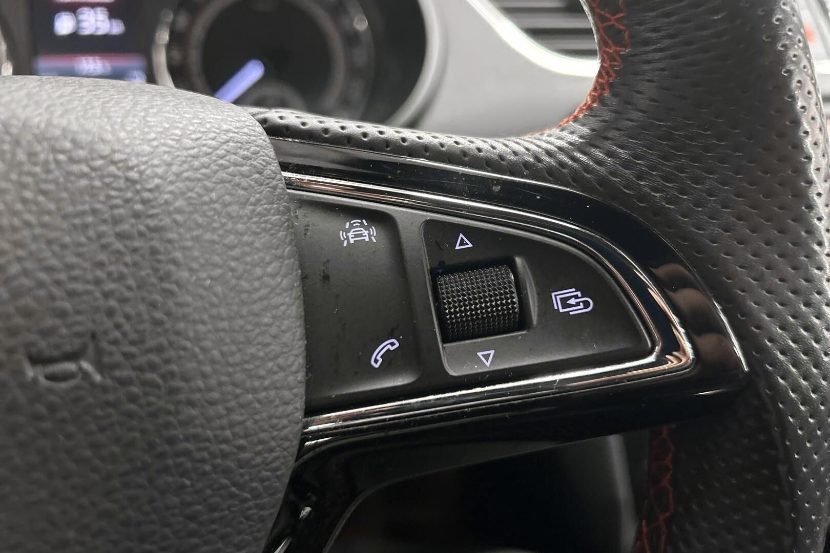 Skoda Octavia iso kuva 12