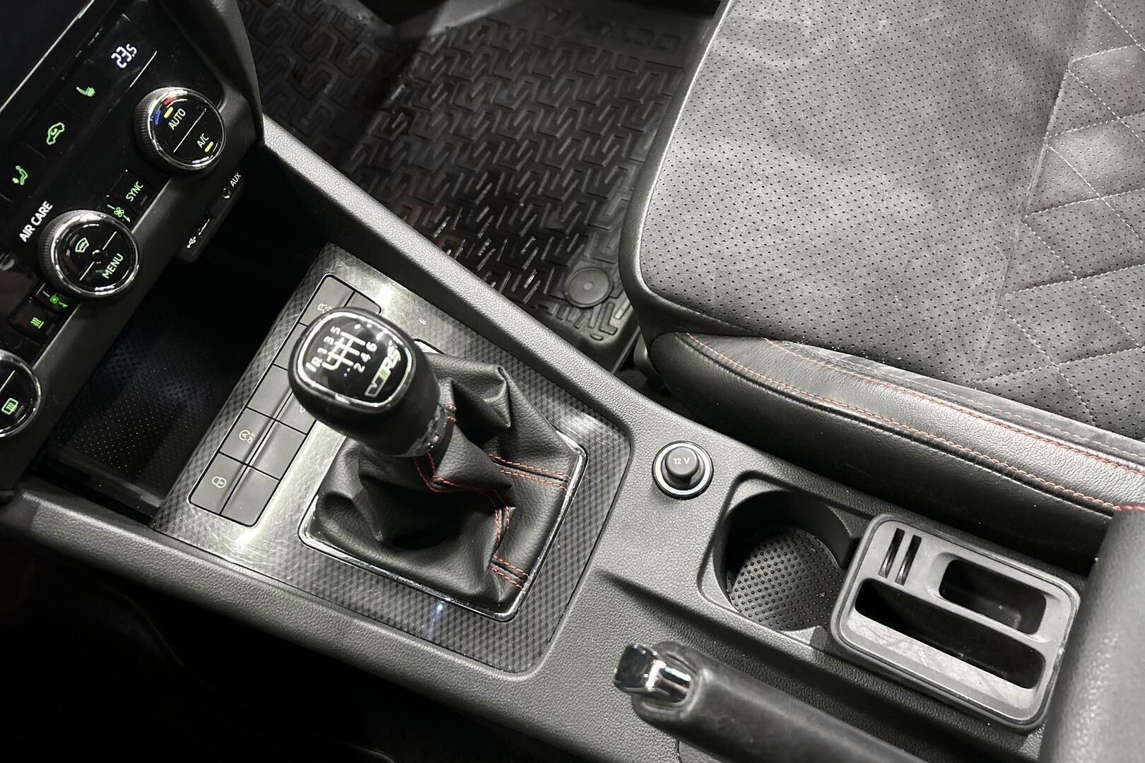 Skoda Octavia iso kuva 15