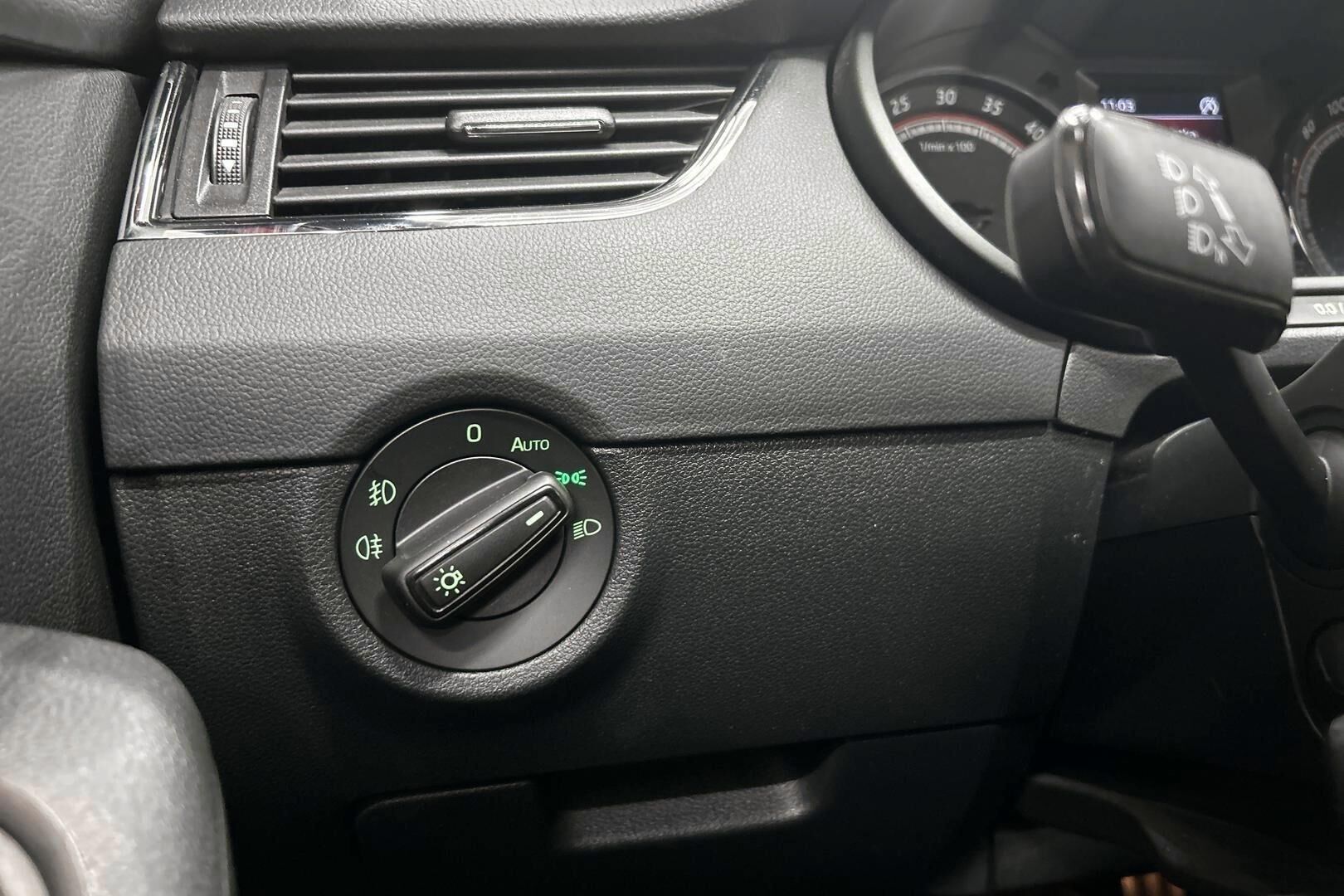 Skoda Octavia iso kuva 16