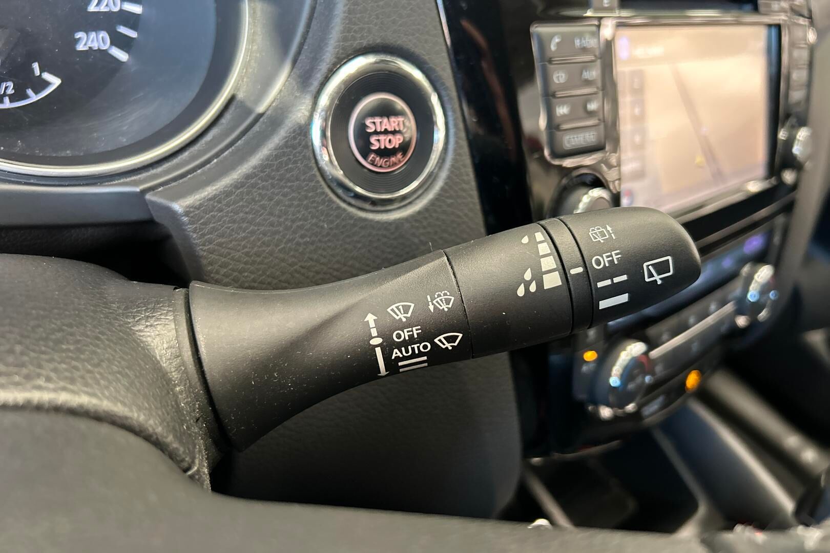 Nissan Qashqai iso kuva 17