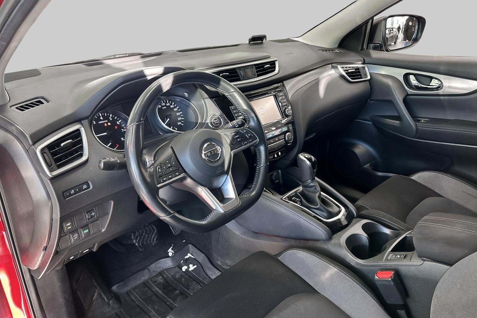 Nissan Qashqai iso kuva 8
