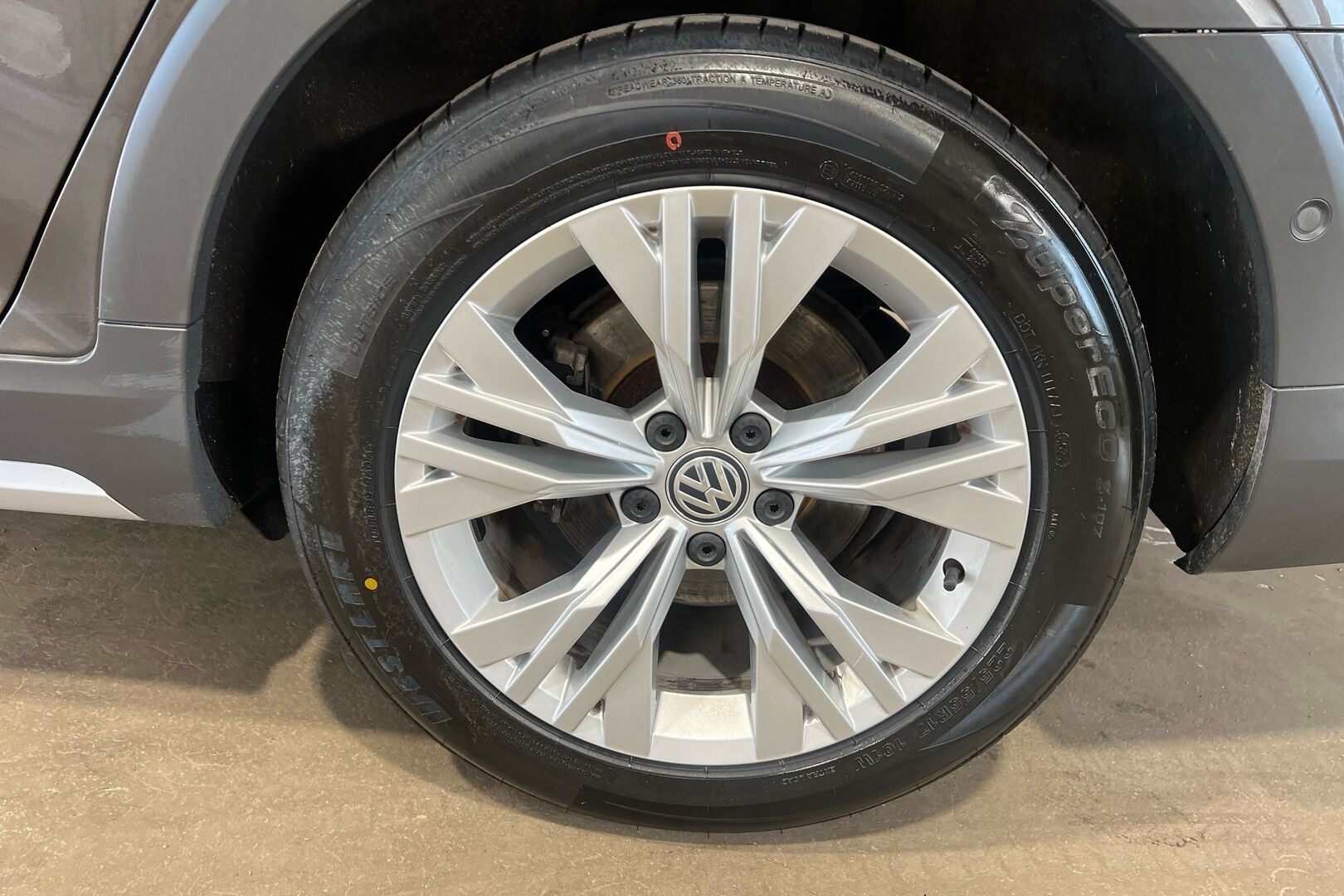 Volkswagen Passat iso kuva 10