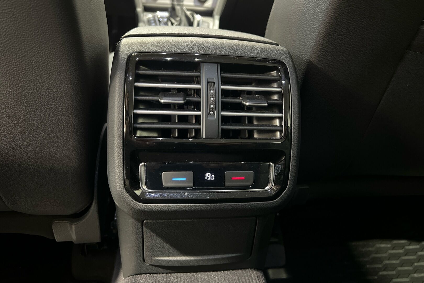 Volkswagen Passat iso kuva 13