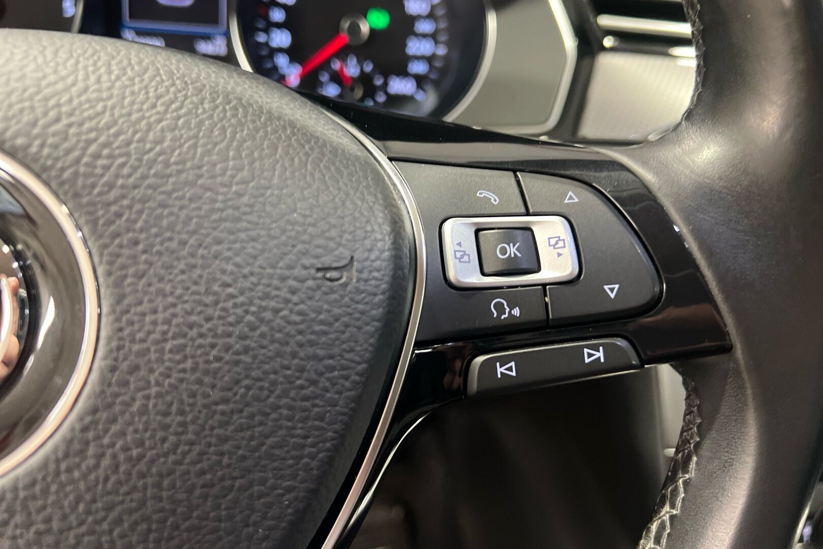 Volkswagen Passat iso kuva 14