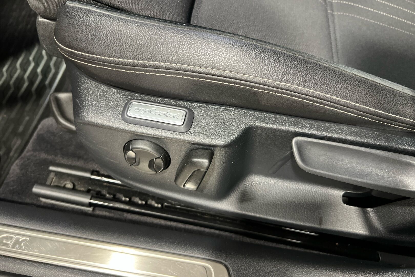 Volkswagen Passat iso kuva 15