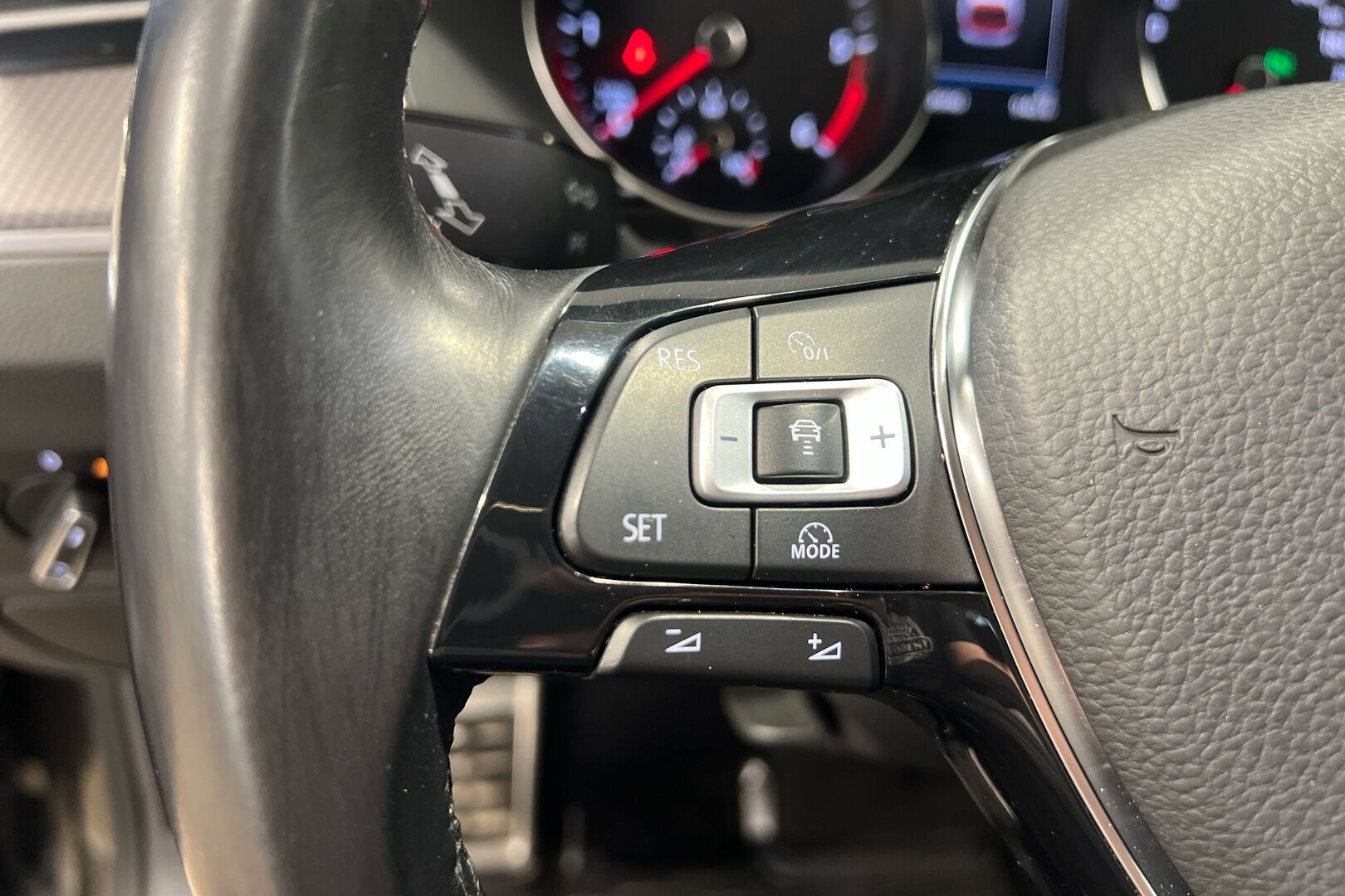 Volkswagen Passat iso kuva 17