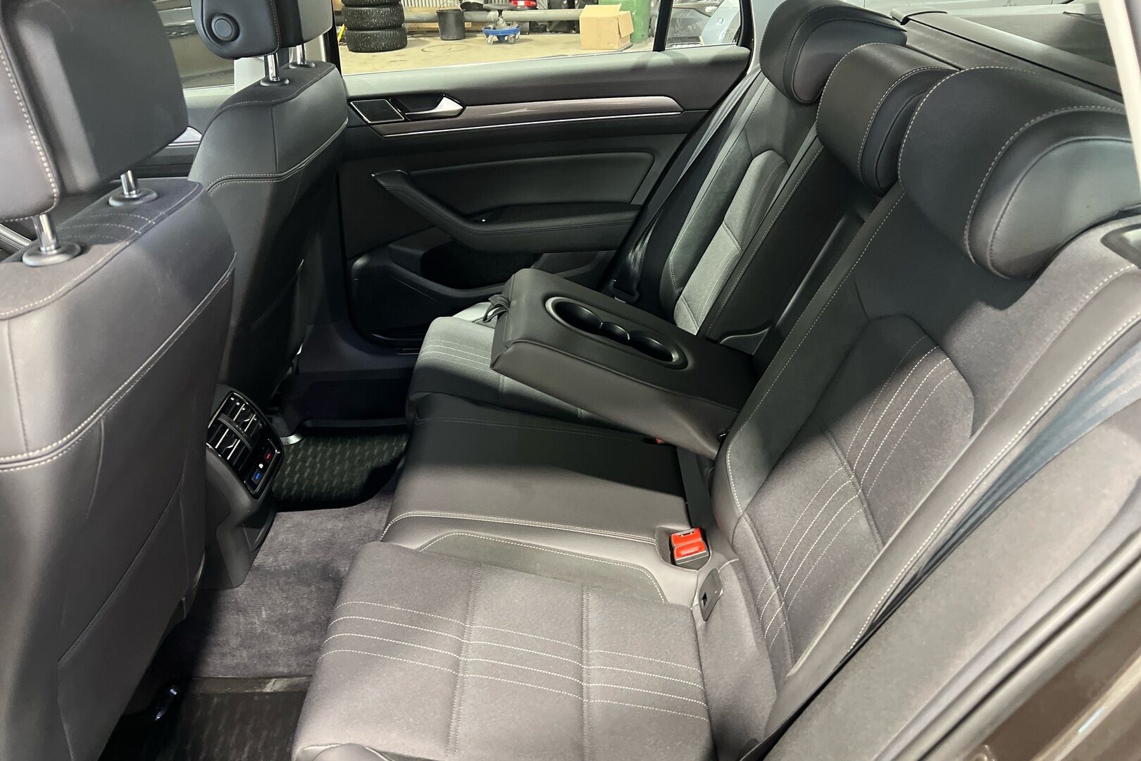 Volkswagen Passat iso kuva 8