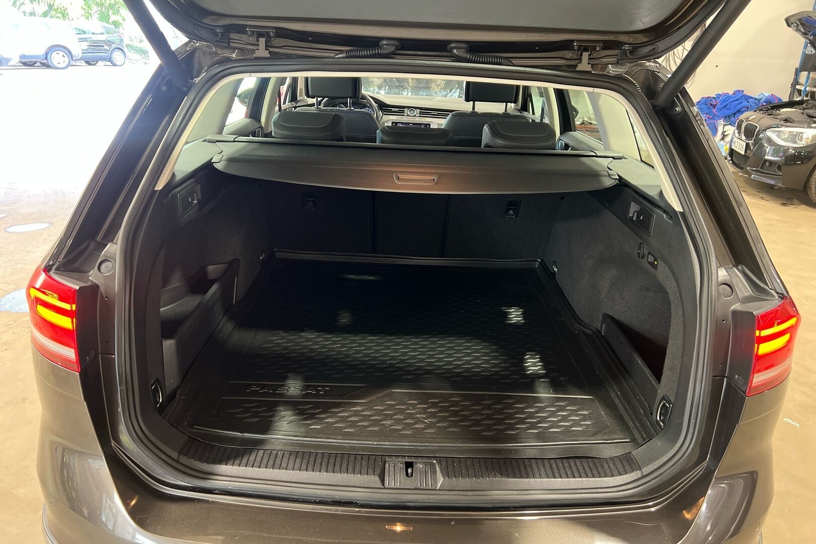 Volkswagen Passat iso kuva 9