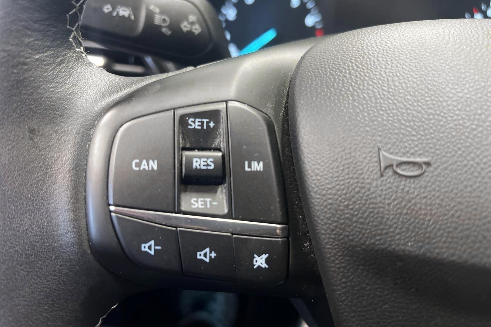 Ford Fiesta iso kuva 14