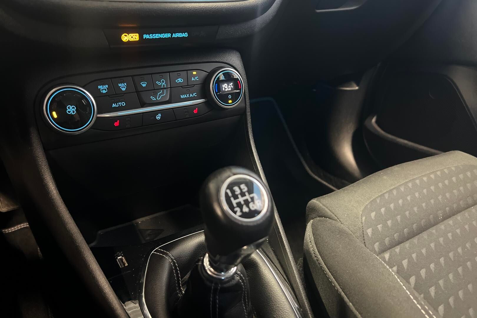 Ford Fiesta iso kuva 16