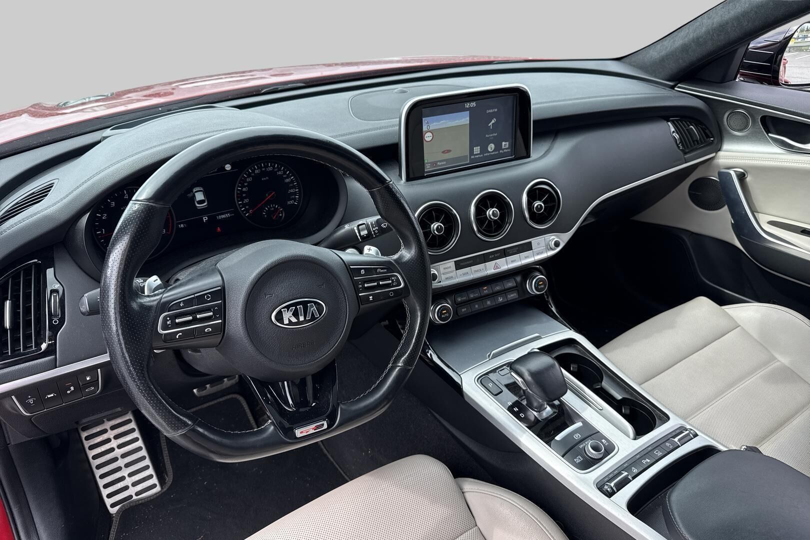 Kia Stinger iso kuva 2