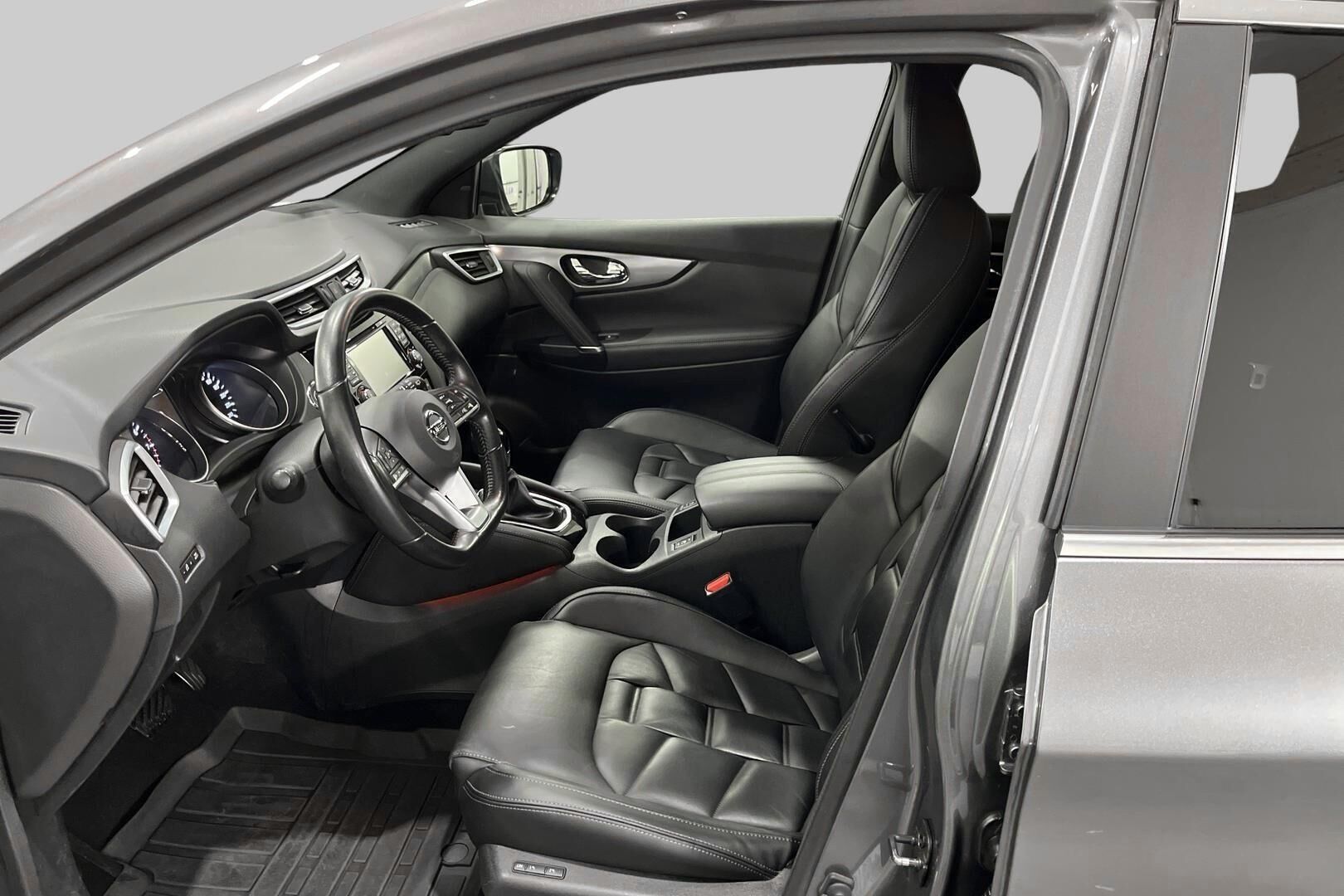 Nissan Qashqai iso kuva 9
