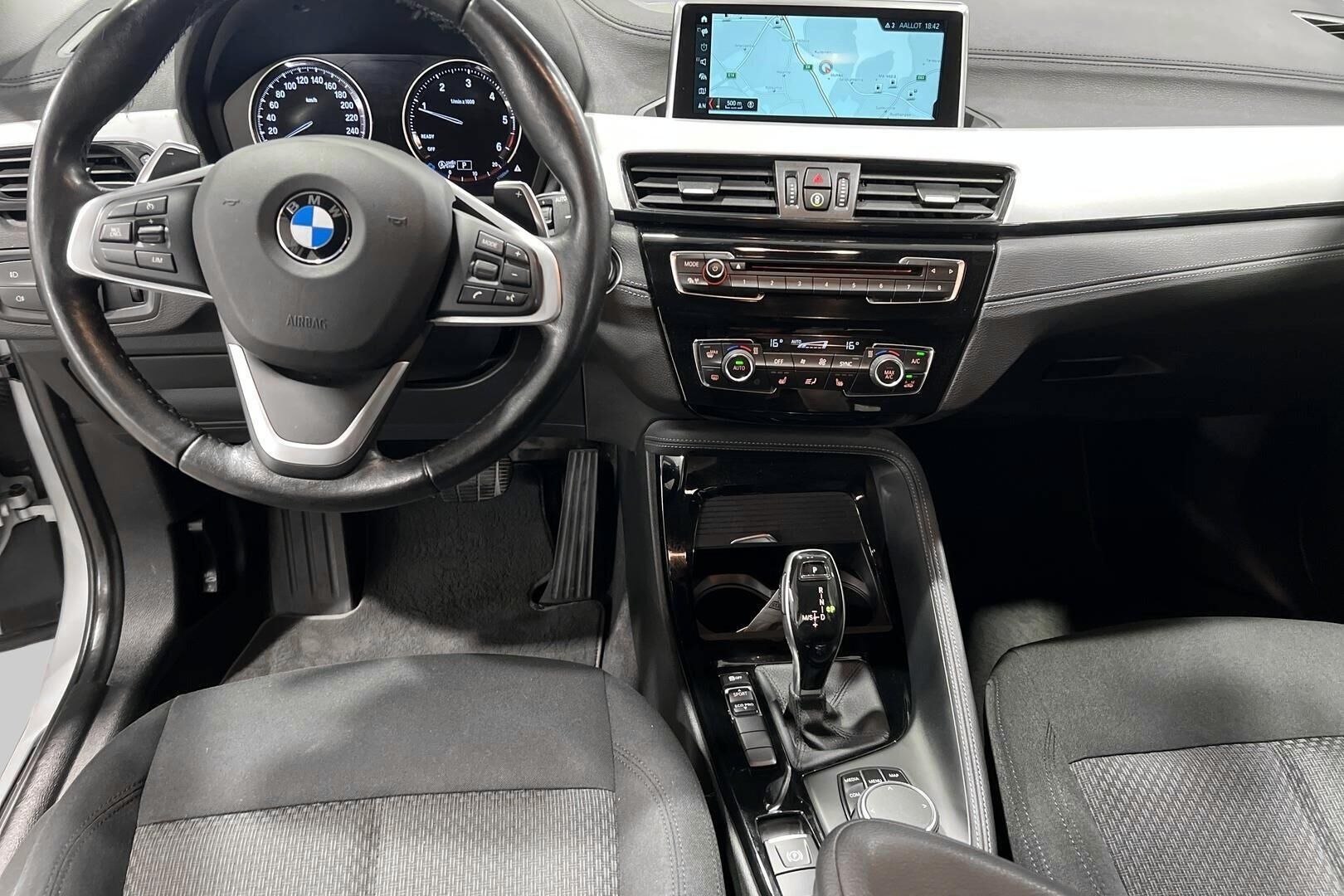 BMW X2 iso kuva 11