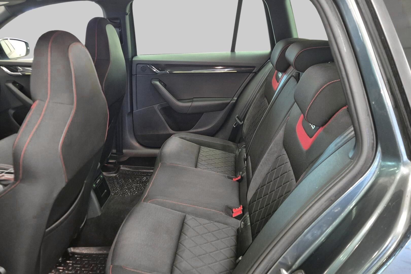 Skoda Octavia iso kuva 10
