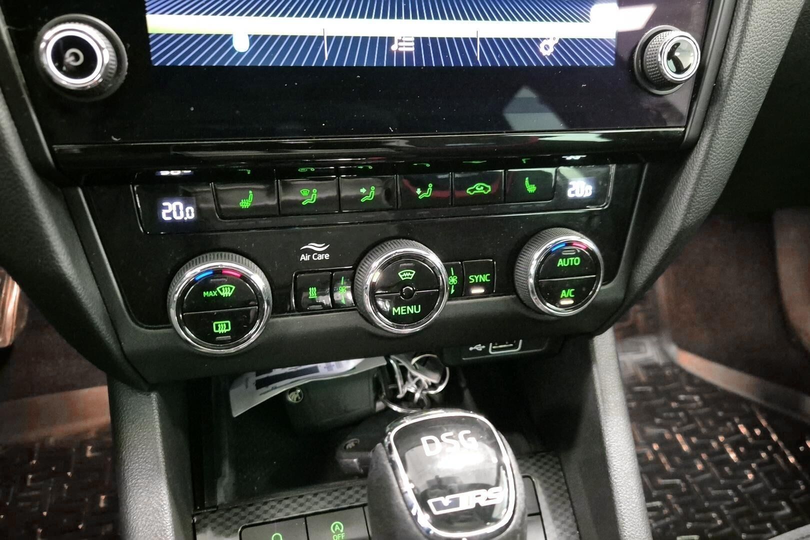 Skoda Octavia iso kuva 16