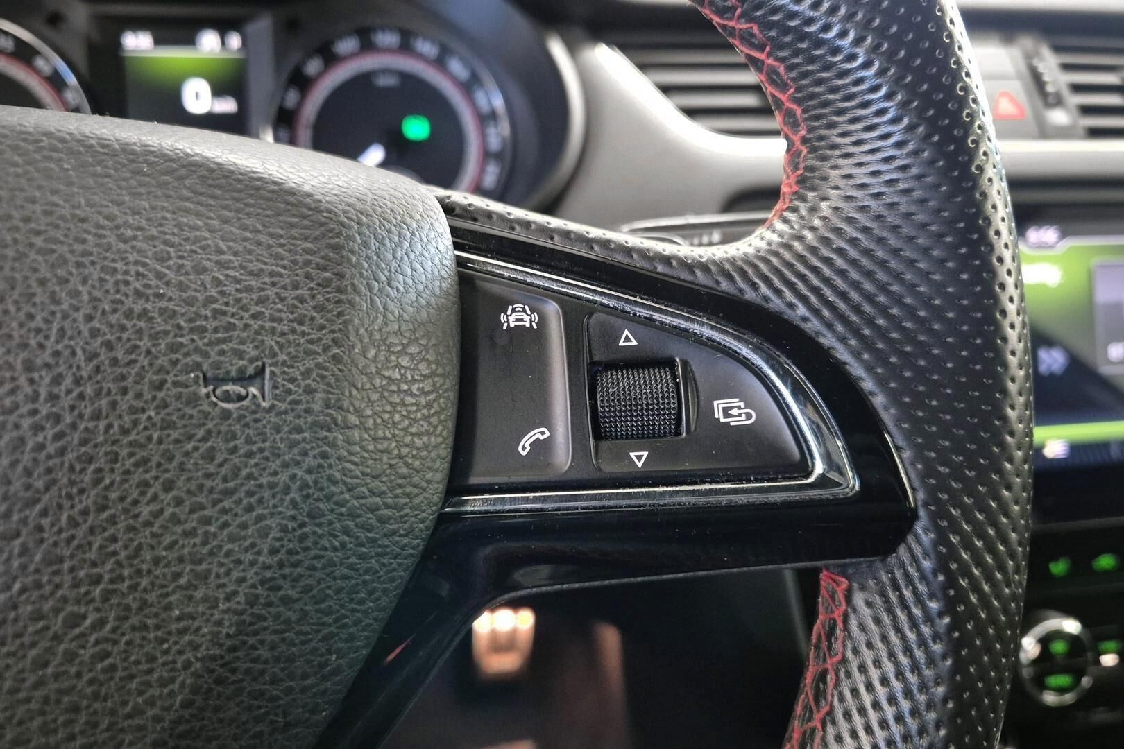 Skoda Octavia iso kuva 18