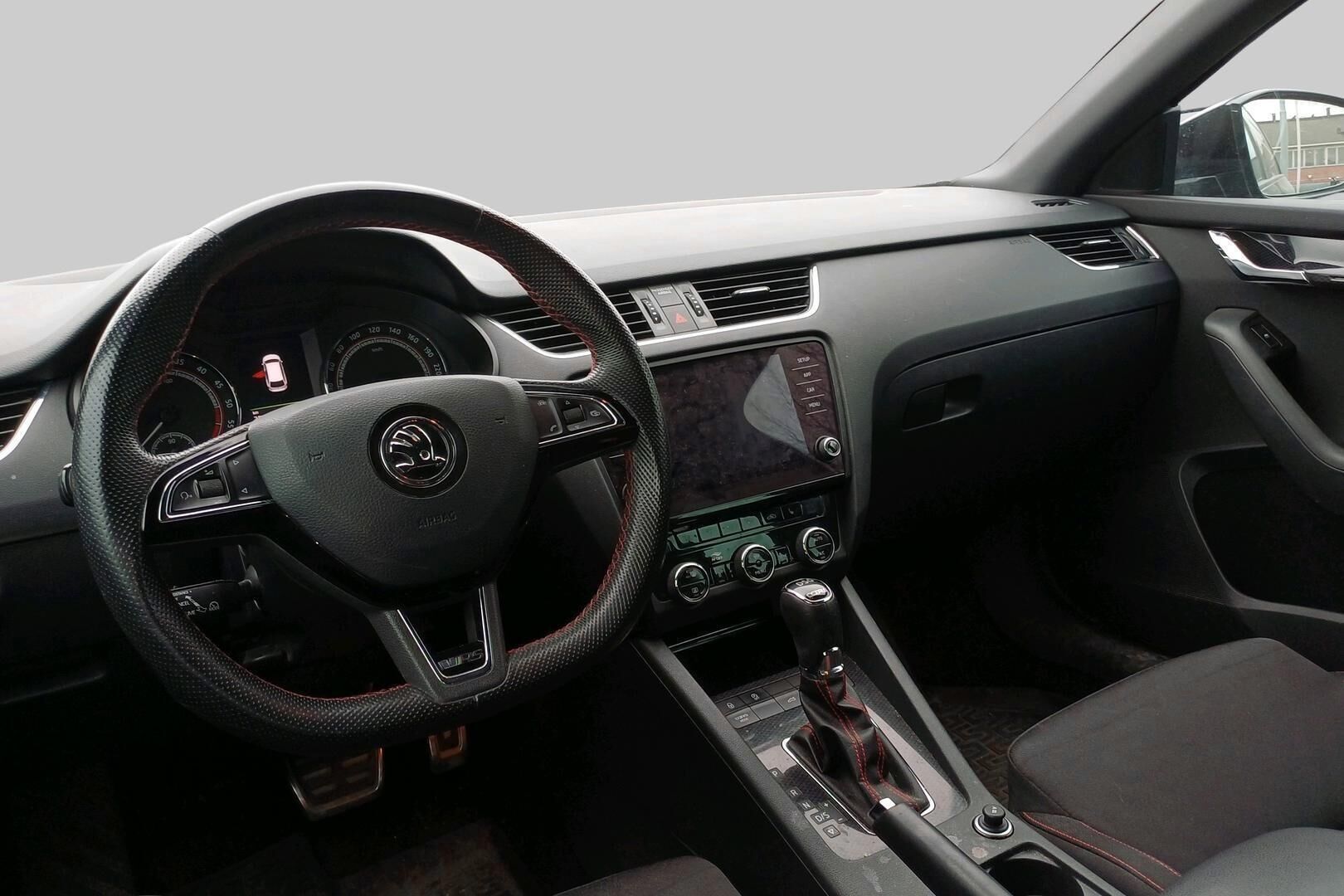 Skoda Octavia iso kuva 4