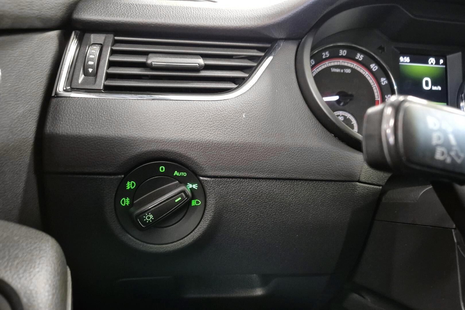 Skoda Octavia iso kuva 21