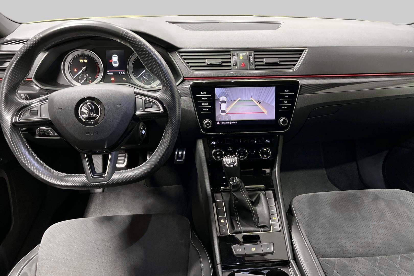 Skoda Superb iso kuva 11