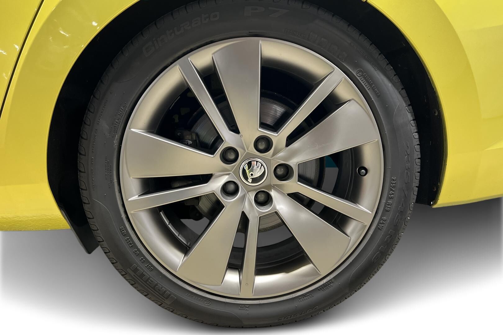 Skoda Superb iso kuva 13