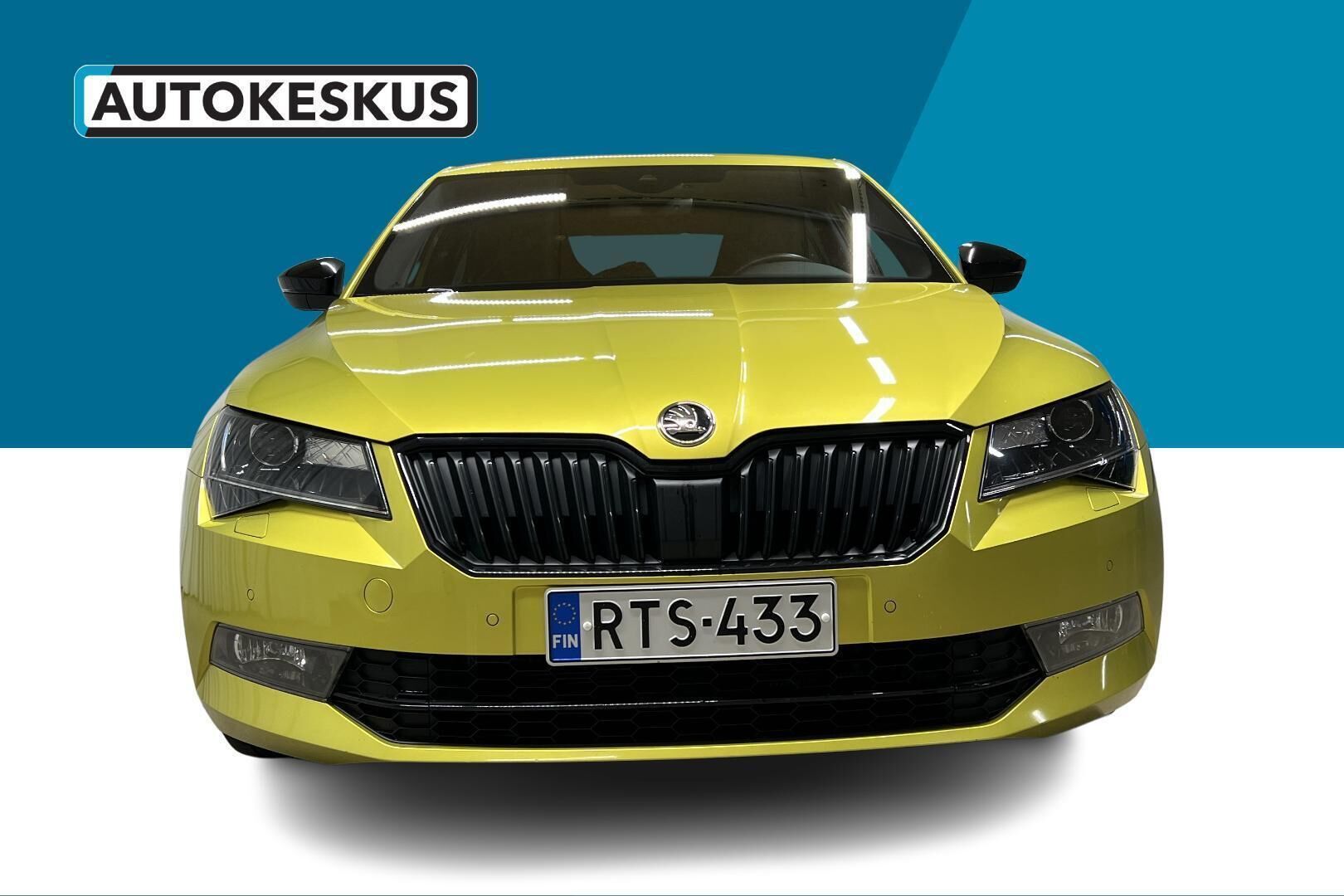 Skoda Superb iso kuva 2