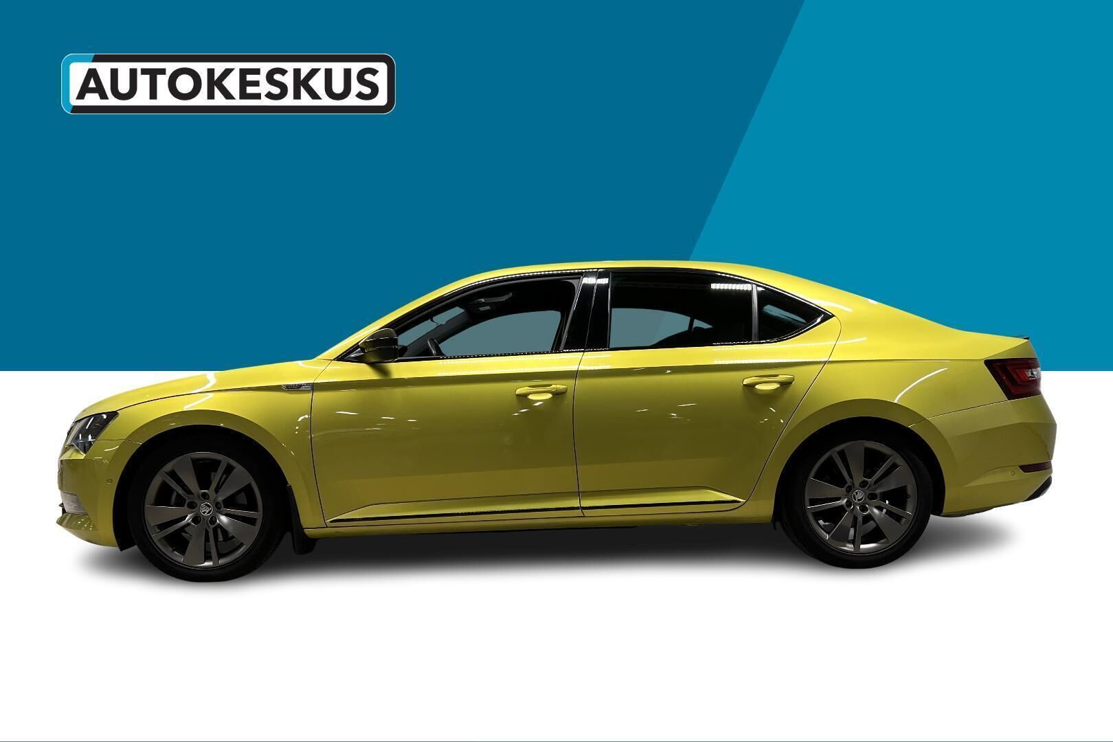 Skoda Superb iso kuva 8