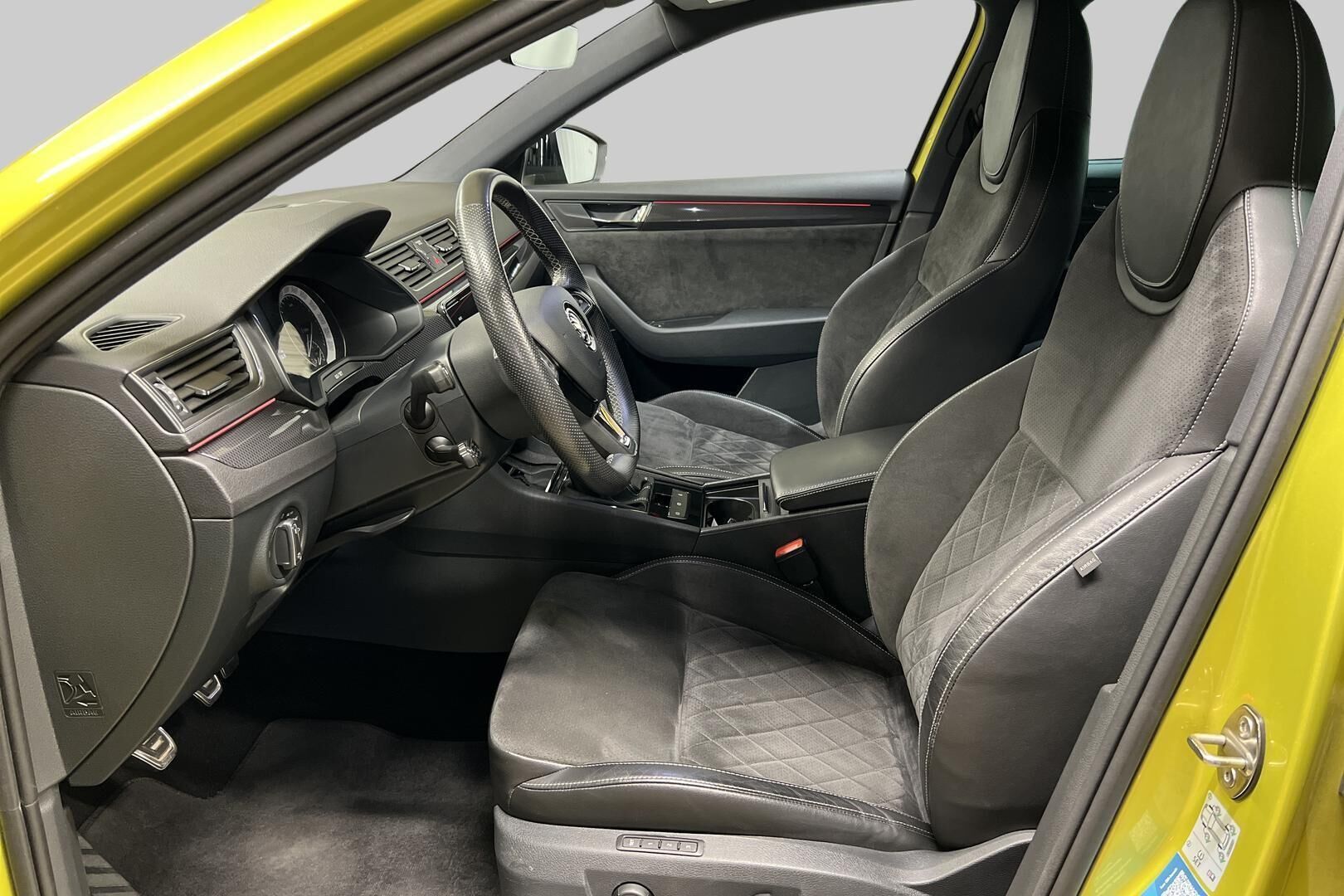 Skoda Superb iso kuva 9