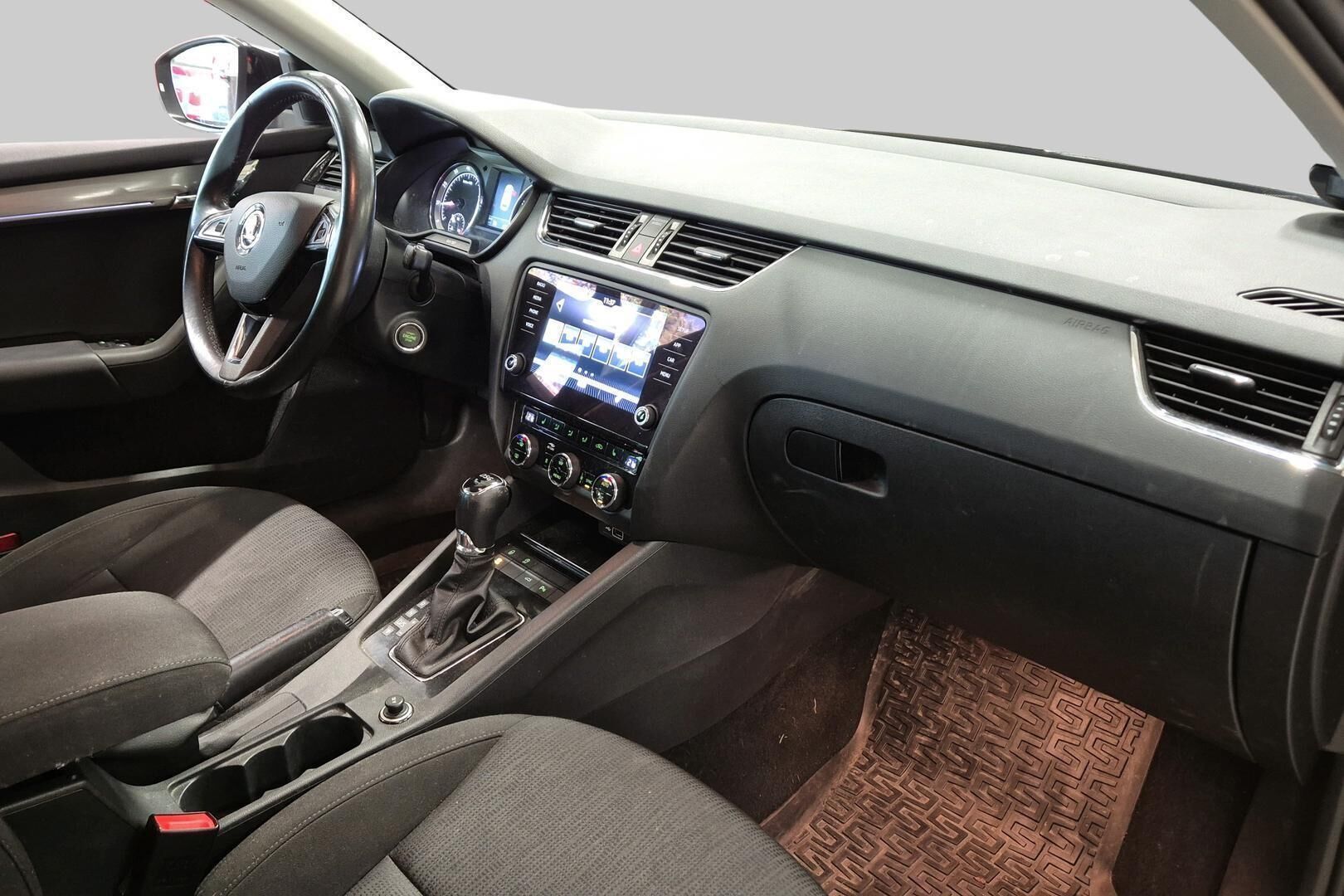 Skoda Octavia iso kuva 5