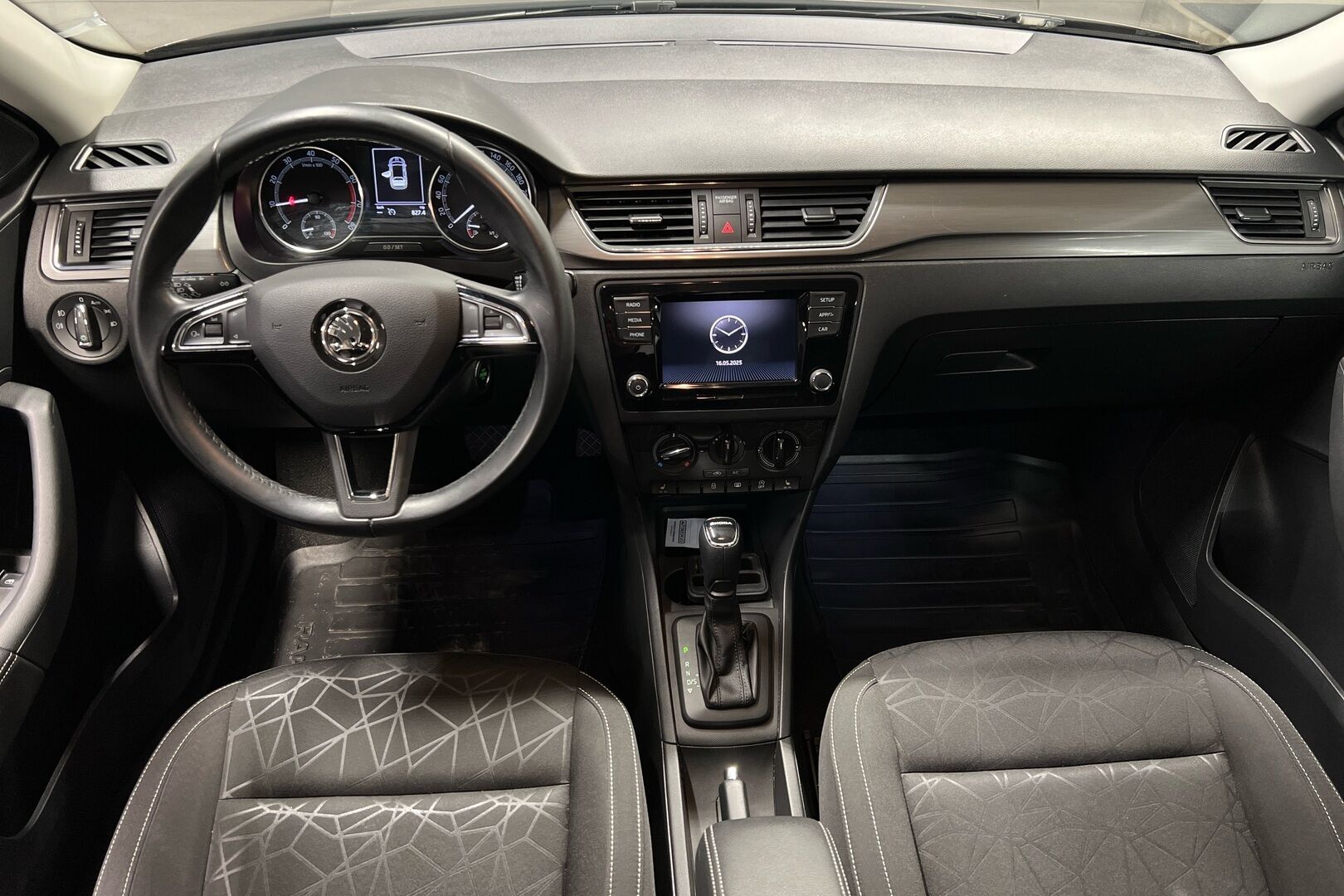Skoda Rapid iso kuva 10