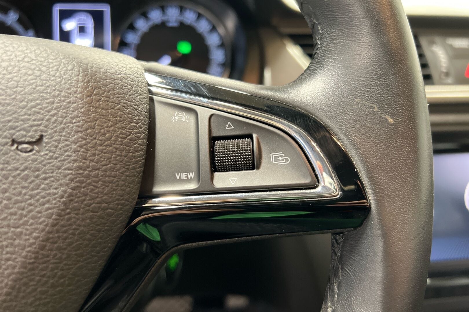 Skoda Rapid iso kuva 12