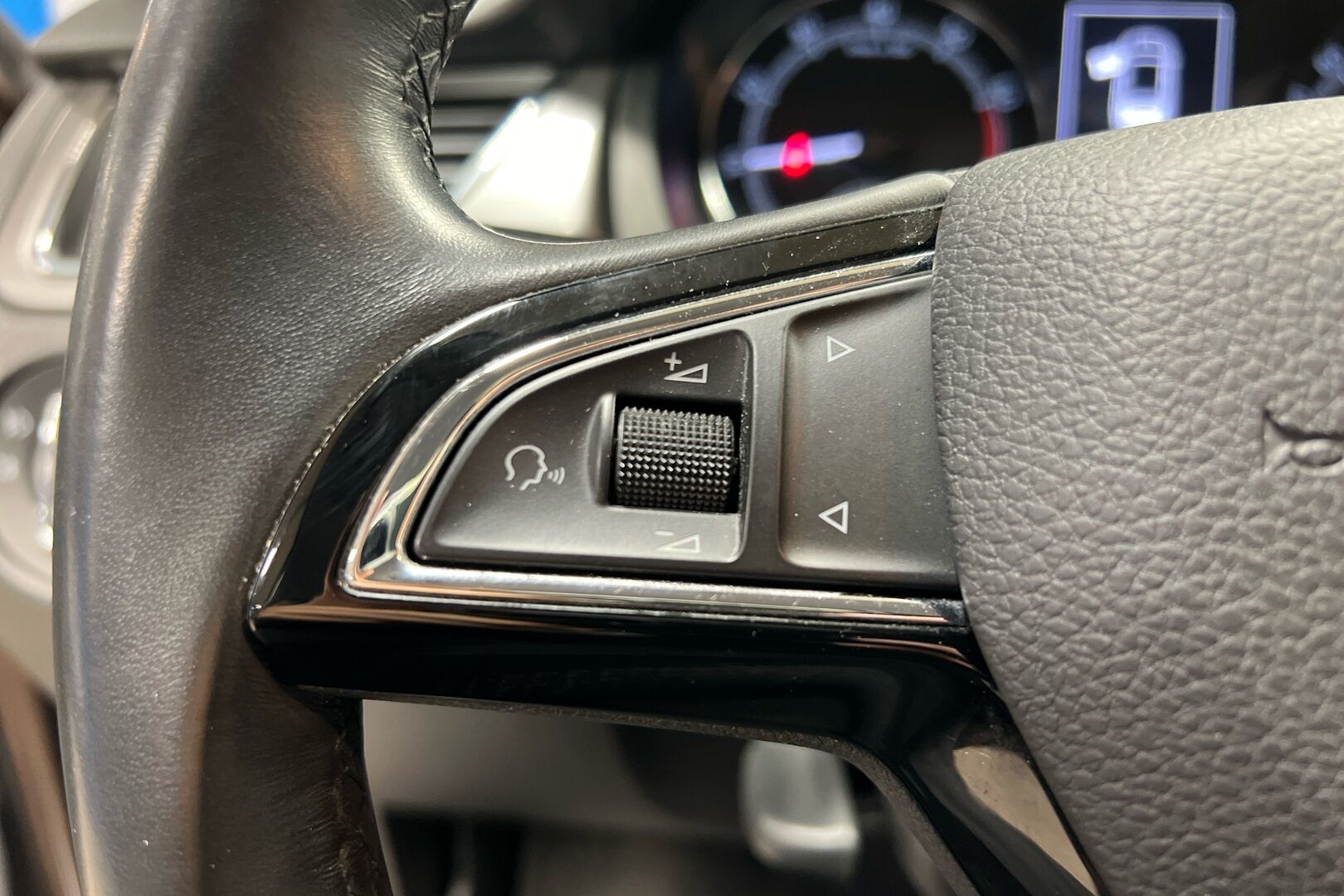 Skoda Rapid iso kuva 13