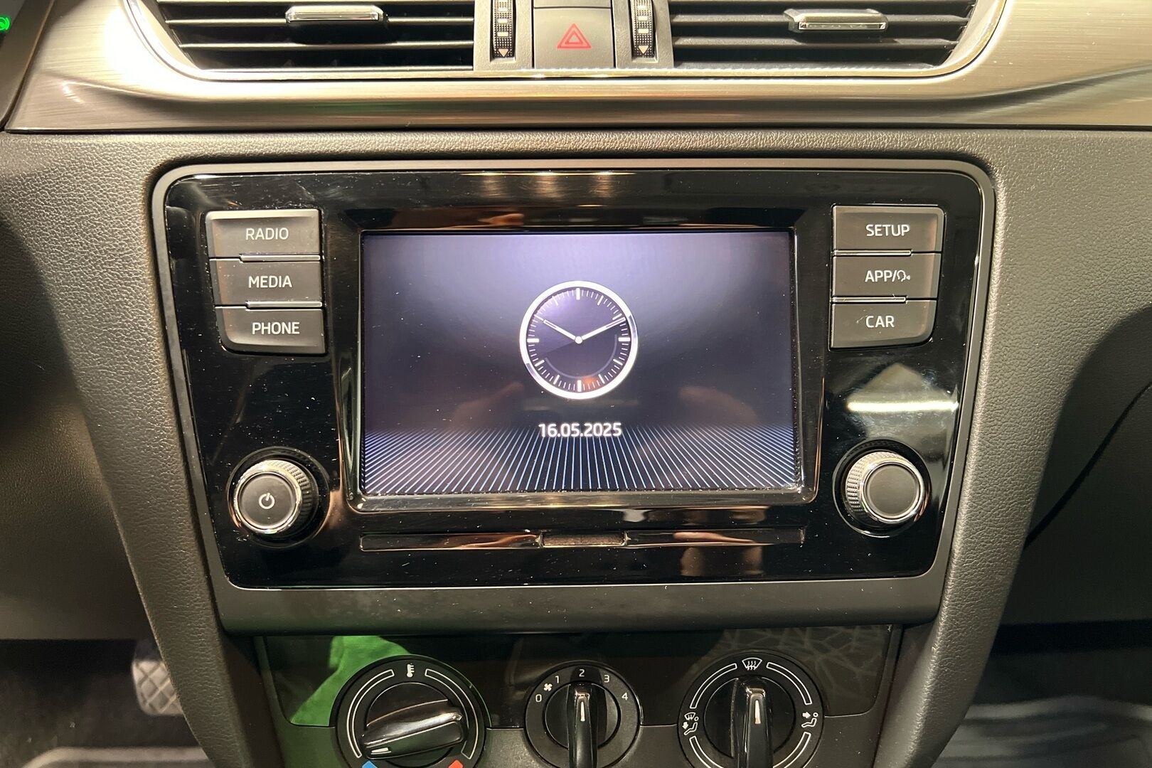 Skoda Rapid iso kuva 14