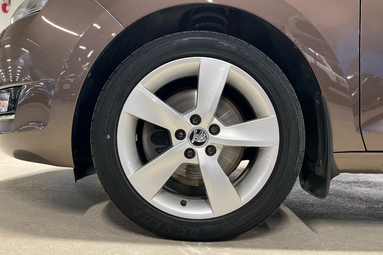 Skoda Rapid iso kuva 15