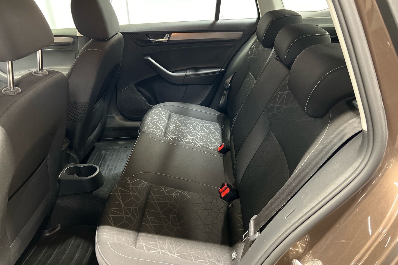 Skoda Rapid iso kuva 8