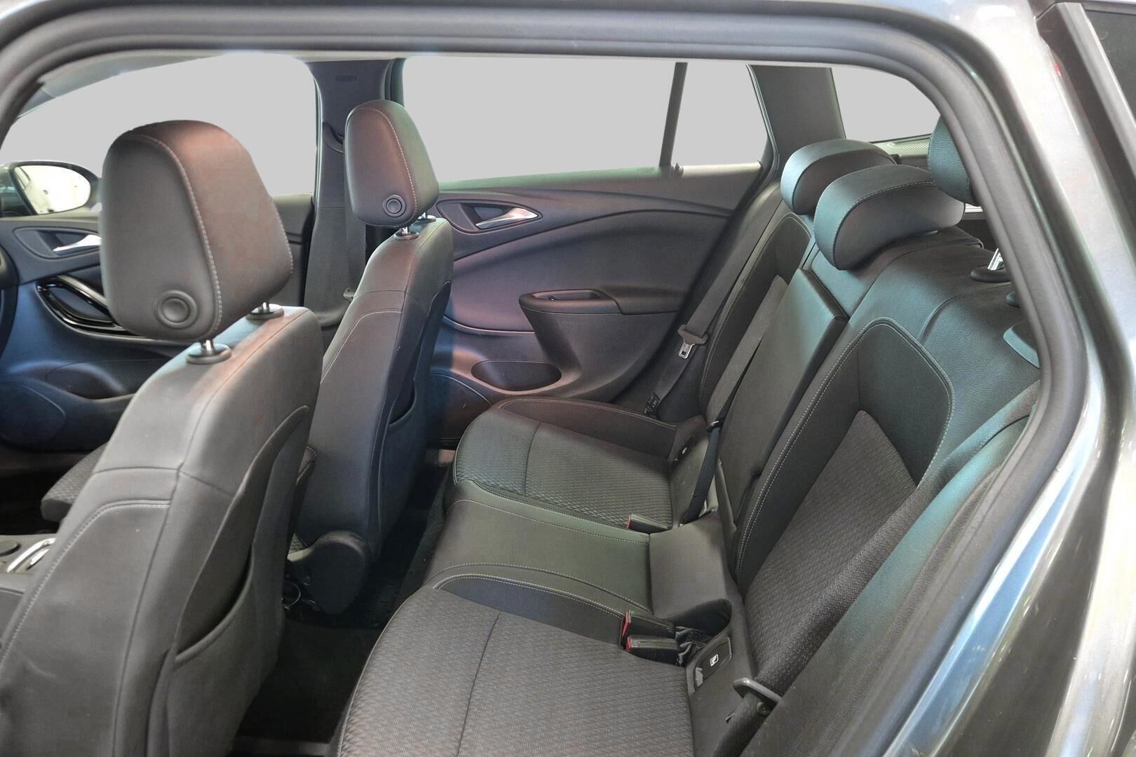 Opel Astra iso kuva 10