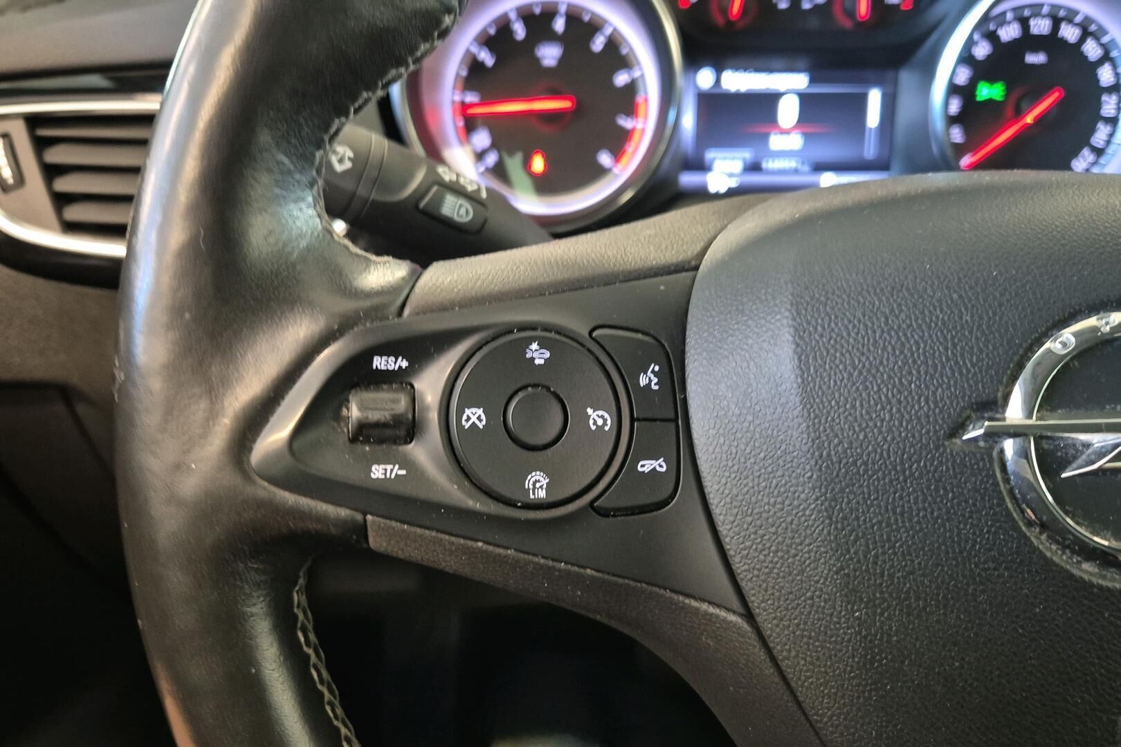 Opel Astra iso kuva 19