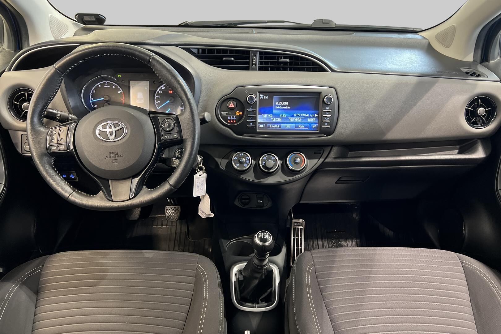 Toyota Yaris iso kuva 10