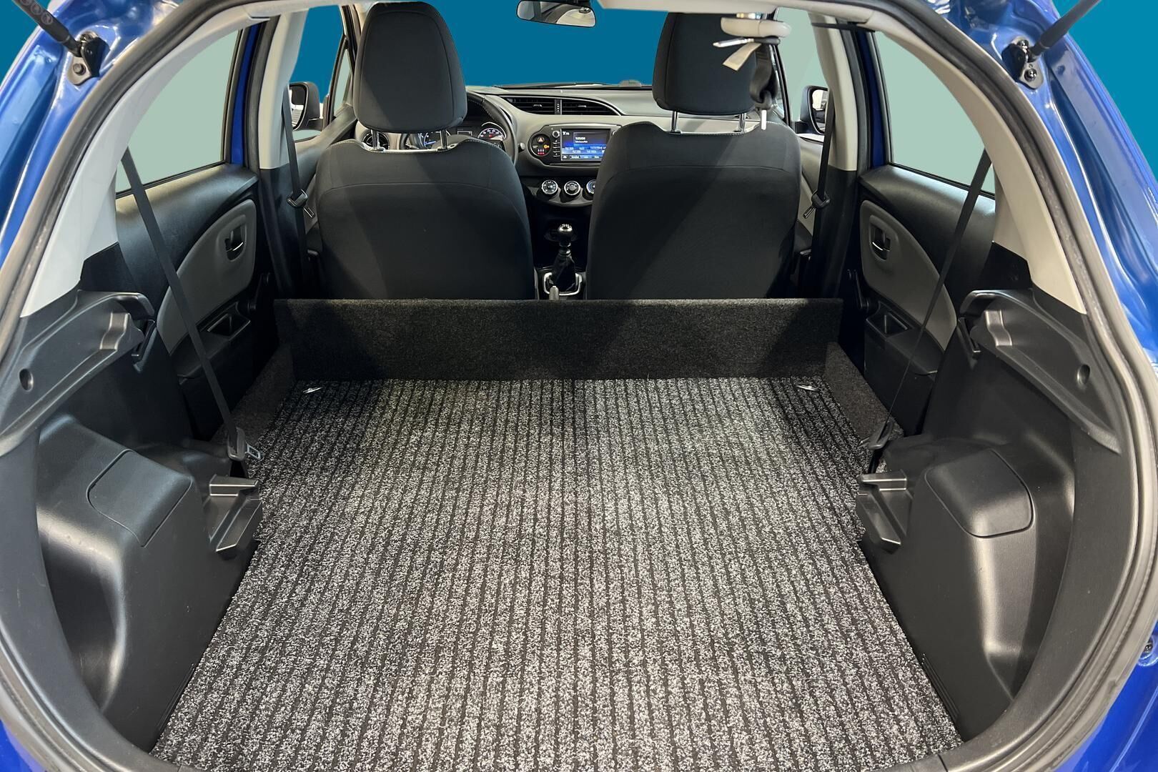 Toyota Yaris iso kuva 11