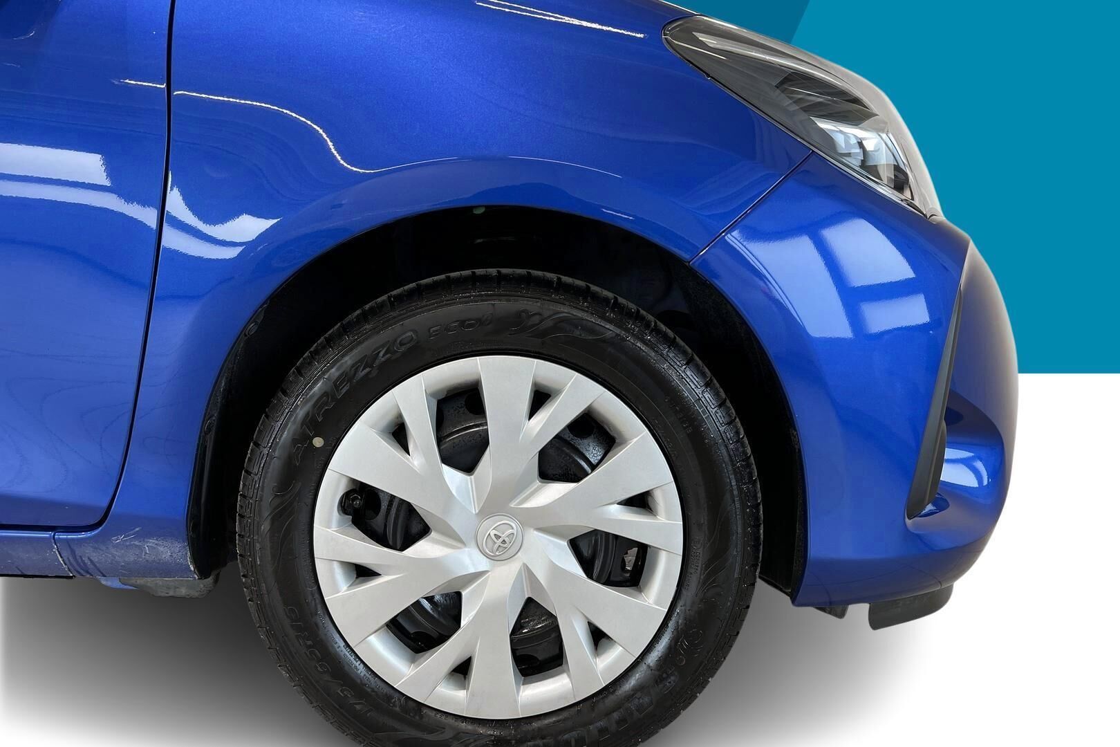 Toyota Yaris iso kuva 12