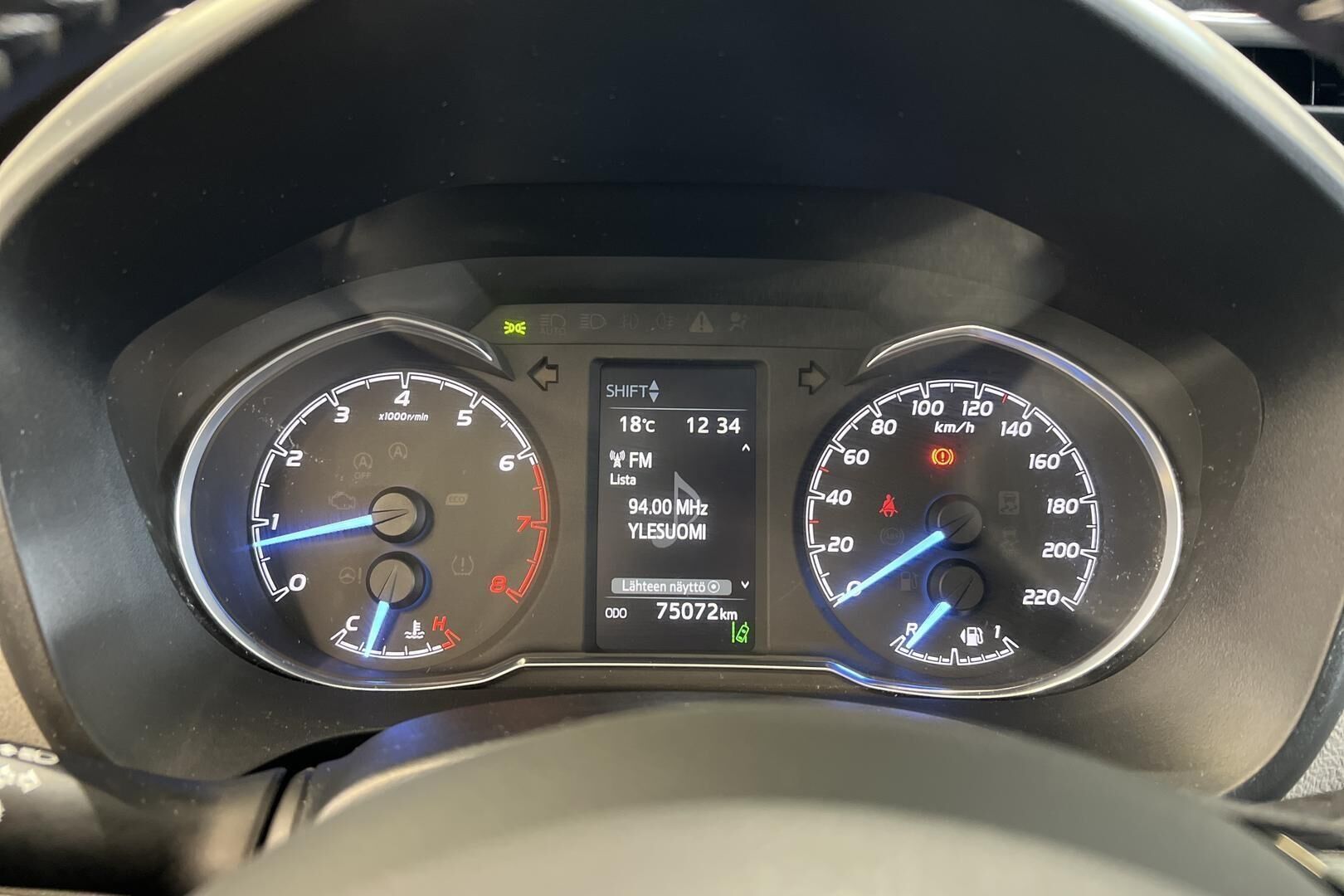 Toyota Yaris iso kuva 13
